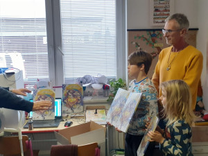 Žehnání letošních kalendářů.