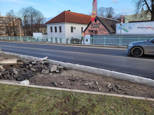 Skončila oprava hlavní tepny Rokycan, zbývá už jen dodělat chodníky