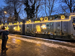 Tato vánoční tramvaj jezdila v Plzni bohužel jen týden