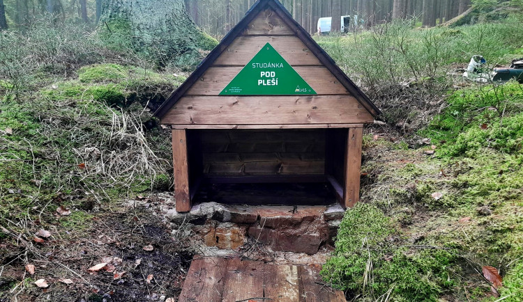 Čtyři studánky v Brdech kryjí nové stříšky, další prameny se budou podobně upravovat v příštím roce