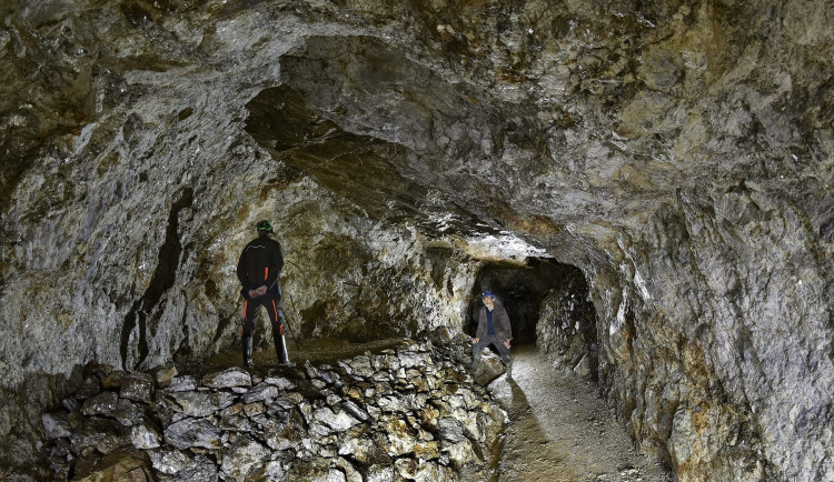 Jediný přístupný důl na slídu v Česku vypadá jako z pohádkového světa, brzy otevře svou další část