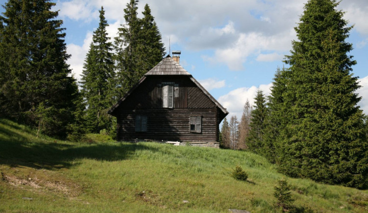 Tuto fotografii Roklanské chaty pořídil autor článku před lety v rámci novinářského foto tripu v doprovodu vedení NP Šumava