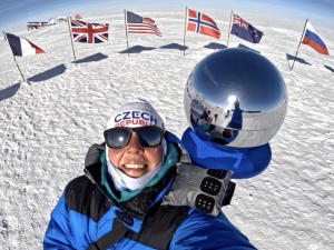 Loni zdolala zubařka z Přeštic jako teprve třetí Češka Mount Everest. Teď dobyla Jižní pól a čeká ji výstup na nejvyšší horu Antarktidy