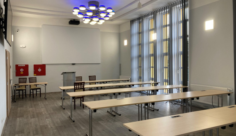 Z nevyužitých prostor kina udělali ve Frýdlantu sál pro besedy i spolky