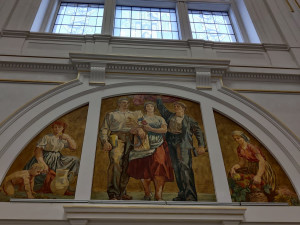 Cestujícím v Plzni se po tříleté rekonstrukci naplno otevře secesní budova hlavního vlakového nádraží