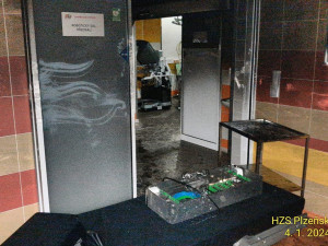 K požáru v pavilonu chirurgie vyjížděli v podvečer hasiči do fakultní nemocnice. Evakuovat museli 45 osob