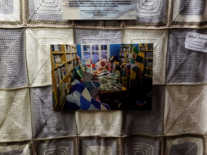 Dobrovolníci na Plzeňsku za 15 měsíců upletli a uháčkovali na podporu hospice 606 pestrobarevných dek