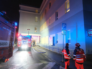 Požár ve fakultní nemocnici způsobil škodu za 18 milionů. Žárem a kouřem se zničily drahé přístroje a nástroje