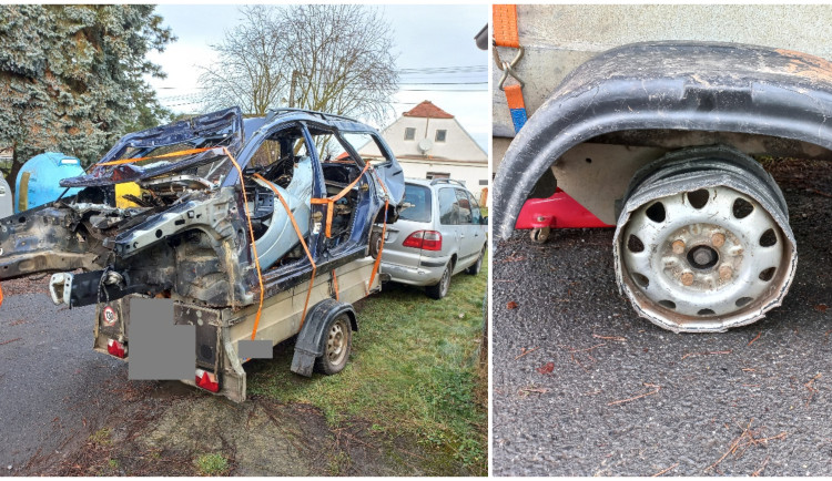 Za vozíkem s nadměrným nákladem sršely jiskry, chybějící pneumatika nebyla jediným řidičovým problémem