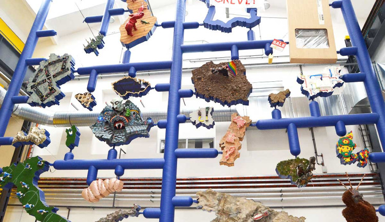 Kontroverzní Entropa před 15 lety šokovala Evropu a urazila zejména Bulhary se Slováky. Teď je k vidění v Plzni