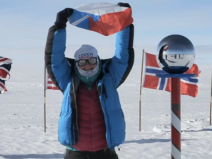 Opět to dokázala, česká zubařka zdolala nejvyšší horu Antarktidy a dobyla Jižní pól. Chce získat Korunu planety