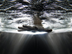 Fotografové poměří své dovednosti pod vodou, do bazénu se s technikou ponoří už podvacáté