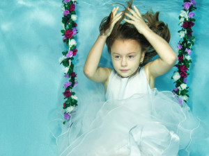 Fotografové poměří své dovednosti pod vodou, do bazénu se s technikou ponoří už podvacáté