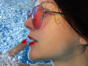 Fotografové poměří své dovednosti pod vodou, do bazénu se s technikou ponoří už podvacáté