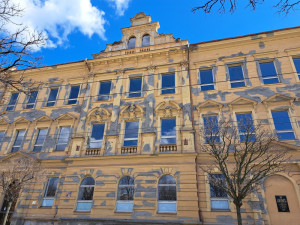 Plzeňská Čtyřka investuje do opravy staré a zchátralé školy 150 milionů korun, přestěhuje tam svůj úřad
