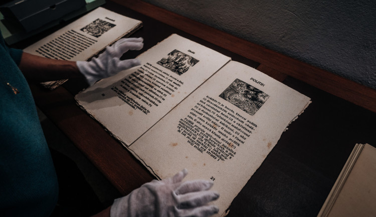 Knihovna před lety koupila dvě autorské knihy Josefa Váchala za pár stovek. Teď mají hodnotu v řádech milionů