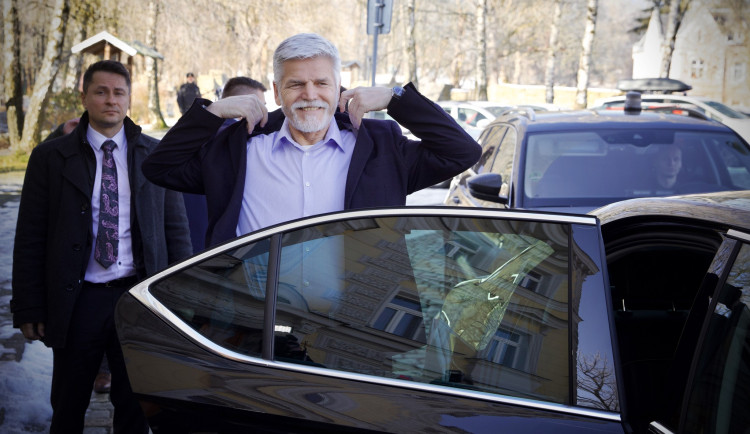 Prezident Petr Pavel navštíví svůj rodný kraj, setká s leteckými záchranáři v Líních a vyrazí i na Šumavu