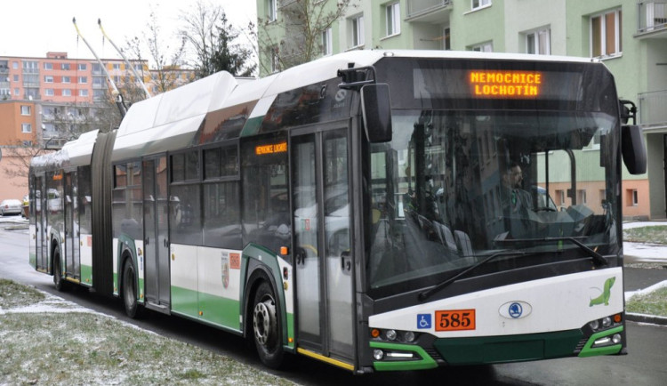 Trolejbus v barvách PMDP