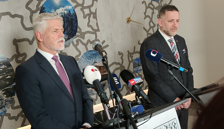 Je nutné vymáhat dodržení pravidel od agentur dodávající pracovníky z ciziny, sdělil prezident při návštěvě v Plzni