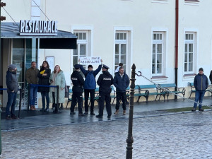 Dorazil i jeden odpůrce hlavy státu
