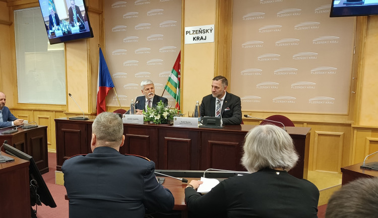 Prezident Pavel jedná se zástupci kraje o problémech v regionu, diskutovat budou třeba o velkém množství cizinců