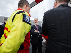 Prezident Petr Pavel navštívil armádní letecké záchranáře v Líních, foto: hrad.cz