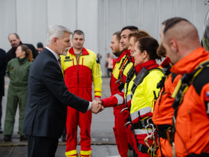 Armádní letečtí záchranáři budou na letišti v Líních do konce roku 2028. Co bude dál, není jasné