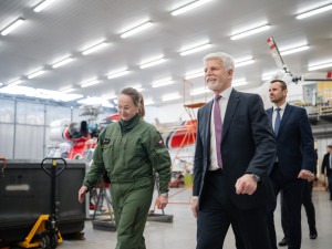 Prezident Petr Pavel navštívil armádní letecké záchranáře v Líních, foto: hrad.cz
