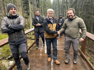 Setkání dvou nadšených motorkářů, prezident a mluvčí NP Šumava Jan Dvořák