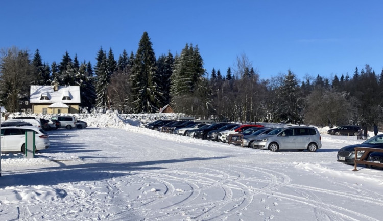 V Hraběticích na parkovišti zaplatíte od února už pouze kartou. Kvůli zlodějům