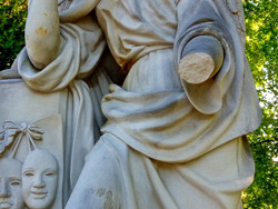 Takto poškodili vandalové sochu anděla