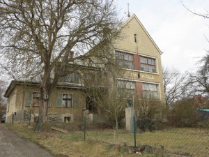 Budova bývalé obecné školy čp. 35 v obci Planá u Hromnice, foto: NPÚ