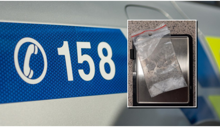 Muž zaskočil i zkušené policisty, přišel na obvodní oddělení zfetovaný a s drogami v kapse