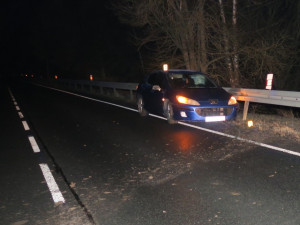Řidič vozu Peugeot 407 od nehody odešel, pátrá po něm policie