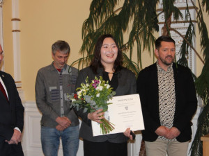 Japonská mistryně světa v hodu oštěpem Kitagučiová převzala pamětní medaili města Domažlice, kde nyní žije