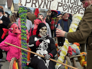 Chodské vesnice ožijí masopustními průvody, největší bude tradičně v Postřekově