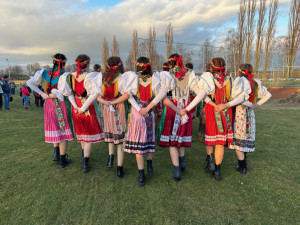 Chodské vesnice ožijí masopustními průvody, největší bude tradičně v Postřekově