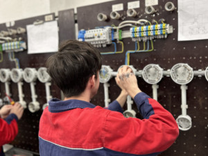 Na trhu mohou chybět elektrikáři, kteří se starají o distribuční síť. EG.D otevírá nové třídy