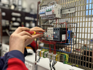 Na trhu mohou chybět elektrikáři, kteří se starají o distribuční síť. EG.D otevírá nové třídy