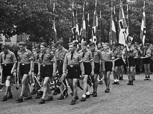 Mladíci z Hitlerjugend dostali v Plzni 1. dubna do užívání Domov Hitlerovy mládeže na Klatovské 90. Generálporučík Hermann jim při otevření věnoval obraz s pohledem na Plzeň.