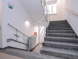 Seniorům a mladým rodinám bude sloužit 39 bytů, vznikly díky rekonstrukcí tří domů za 110 milionů