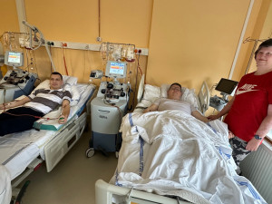Paní Vendula onemocněla leukemií a život jí zachránila transplantace kostní dřeně. Její manžel se teď stal v Plzni tisícím dárcem krvetvorných buněk