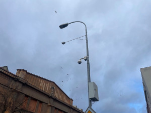 Nově se kamerový systém rozšířil i do křižovatky ulic Korandova x Nerudova