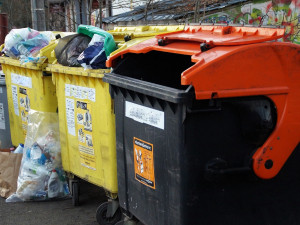Obce trápí obrovské množství odpadu, přibývá hlavně plastu a papíru. Výdaje na svoz rostou
