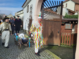 Boleveckou návsí prošly maškary, Selský dvůr U Matoušů si připomněl Bláznové dny