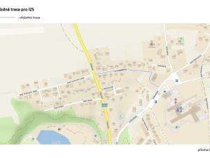 Silnice k nemocnici je plná děr a nerovností, město ji nechá opravit. Už před 10 lety bylo pozdě, komentují lidé