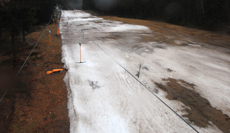 O víkendu se ukončil provoz i v největším lyžařském středisku Ski&Bike Špičák