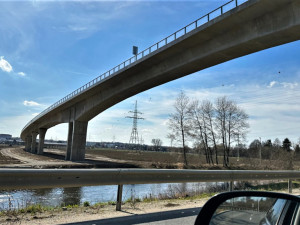 Po Západním okruhu se jezdí už rok a výrazně ulevil dopravě v centru