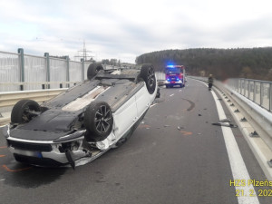 První nehoda se stala na estakádě jen 33 hodin po jejím otevření