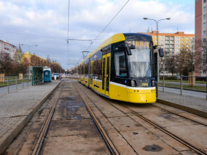 Připravte se na výrazná omezení v dopravě, začne další etapa opravy tramvajové trati v Koterovské ulici